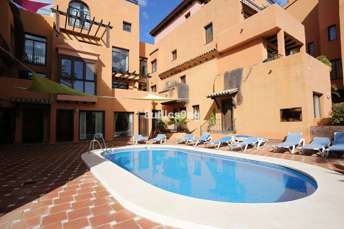 Middle Floor Apartment in Estepona