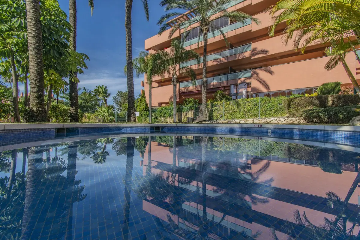 Middle Floor Apartment in New Golden Mile