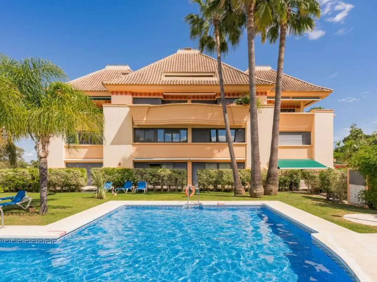 Middle Floor Apartment in Nueva Andalucía