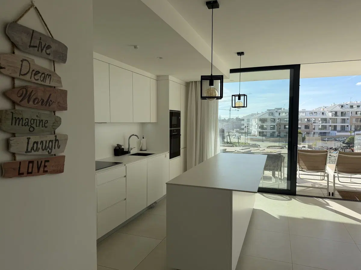 Middle Floor Apartment in Higueron