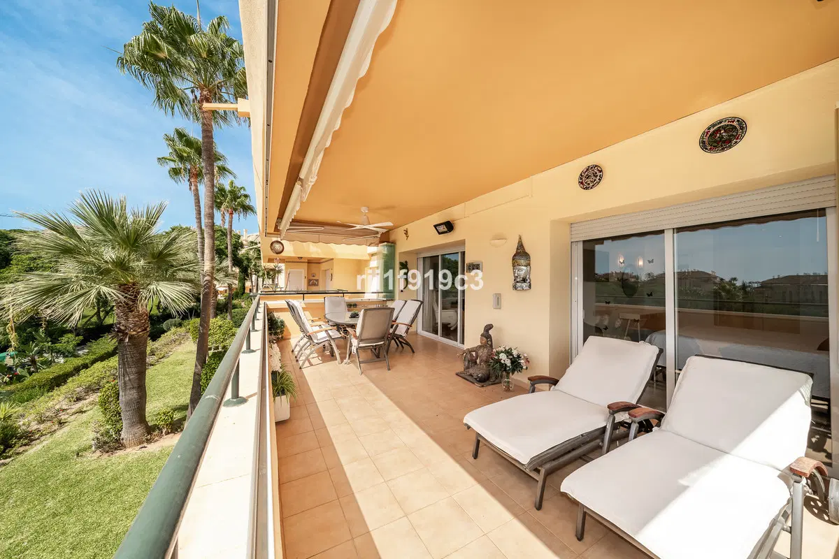 Middle Floor Apartment in Elviria
