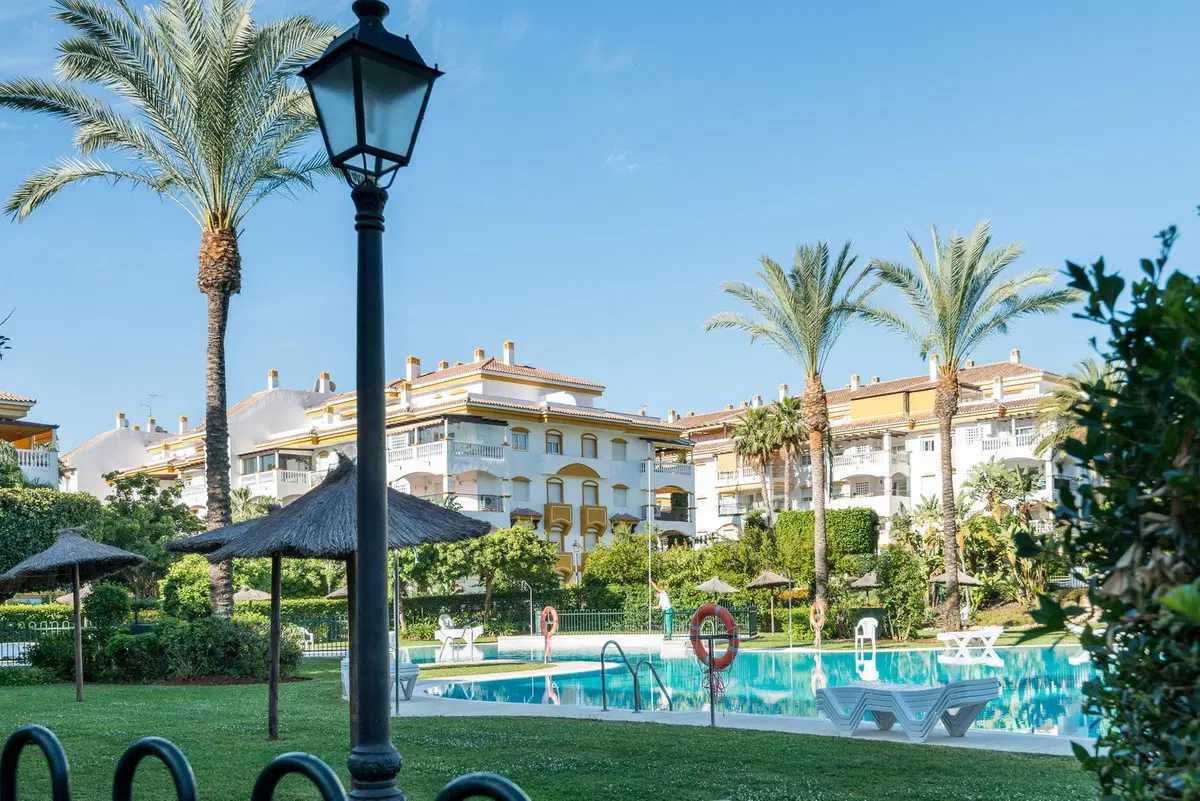 Middle Floor Apartment in Nueva Andalucía