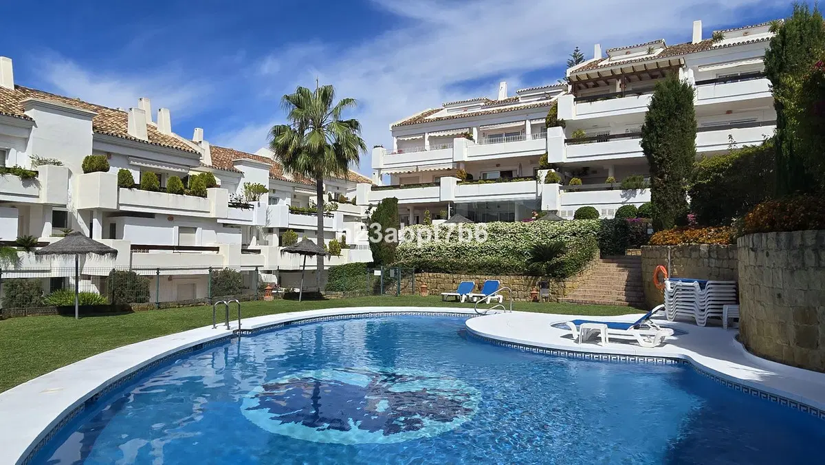 Middle Floor Apartment in Nueva Andalucía