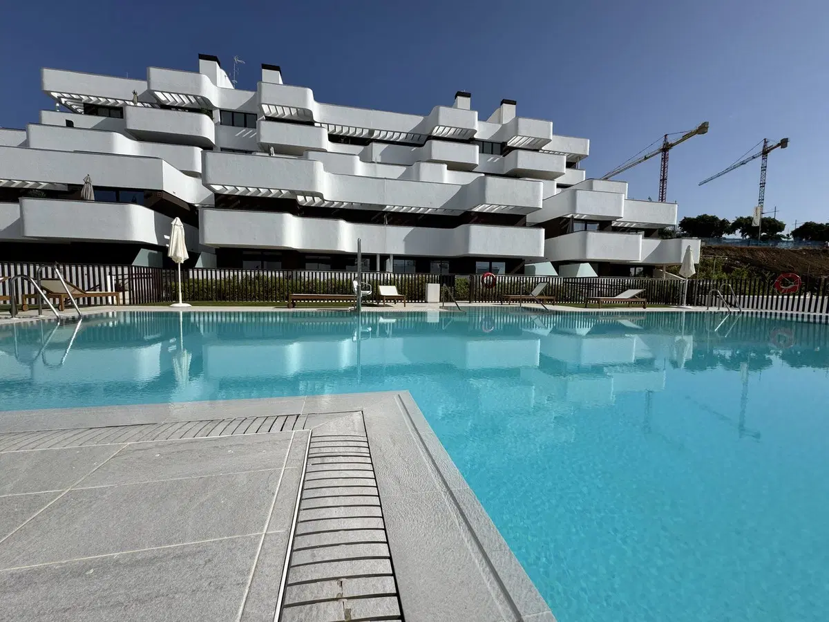 Middle Floor Apartment in Estepona