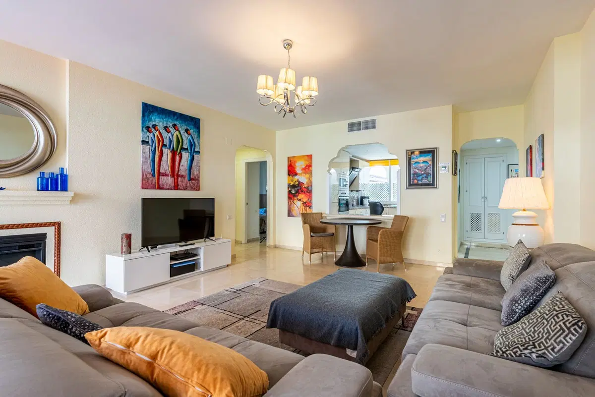 Middle Floor Apartment in El Presidente — photo 5 of 10