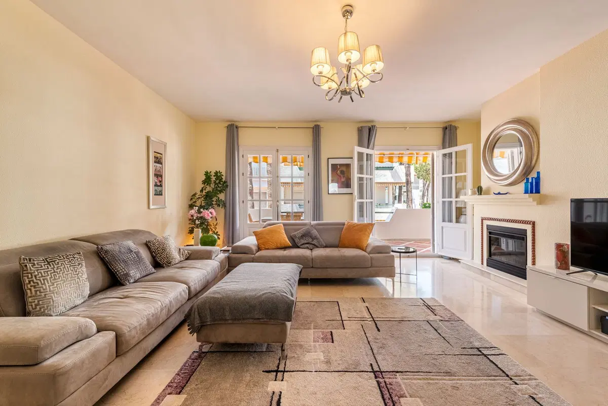 Middle Floor Apartment in El Presidente — photo 3 of 10