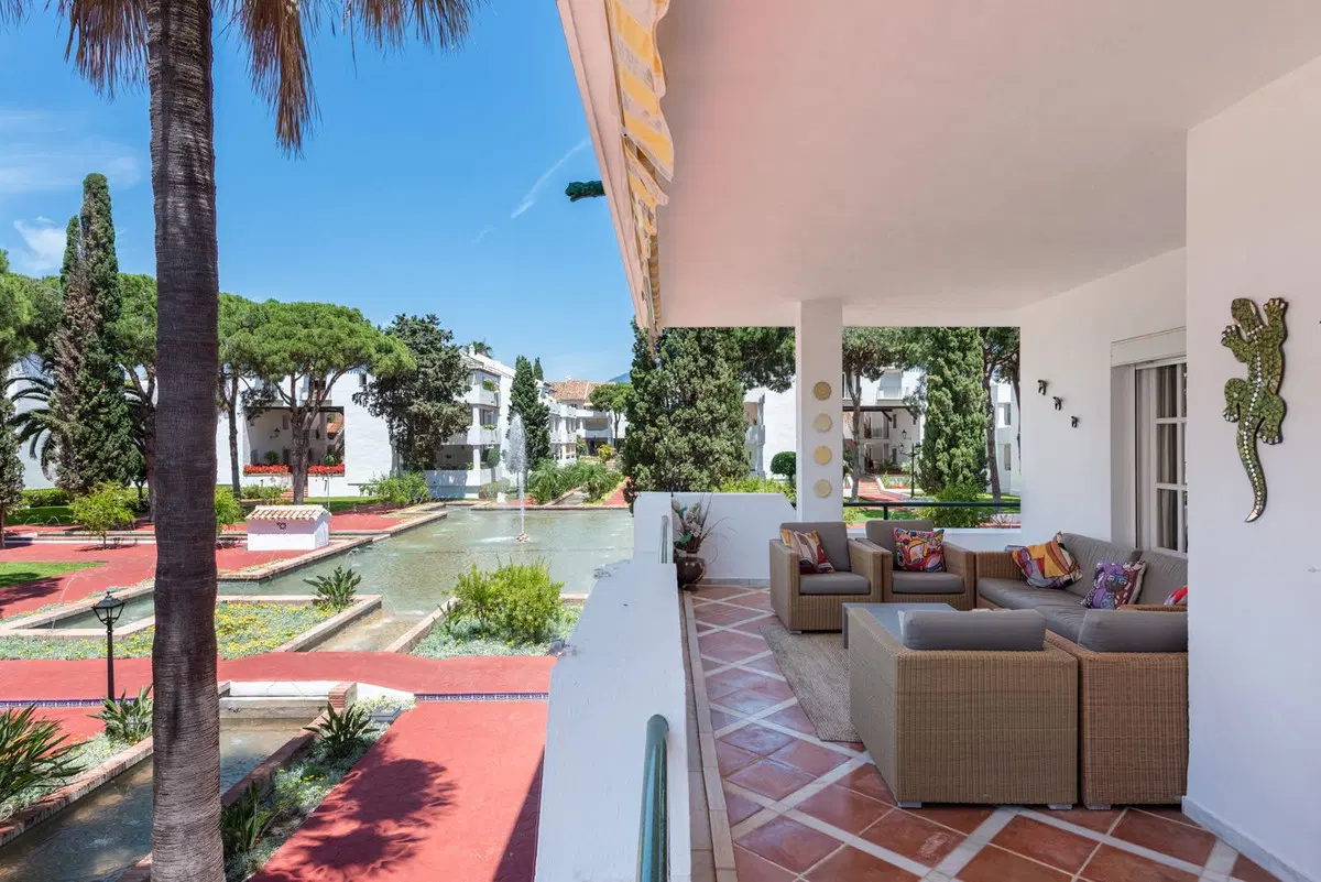 Middle Floor Apartment in El Presidente