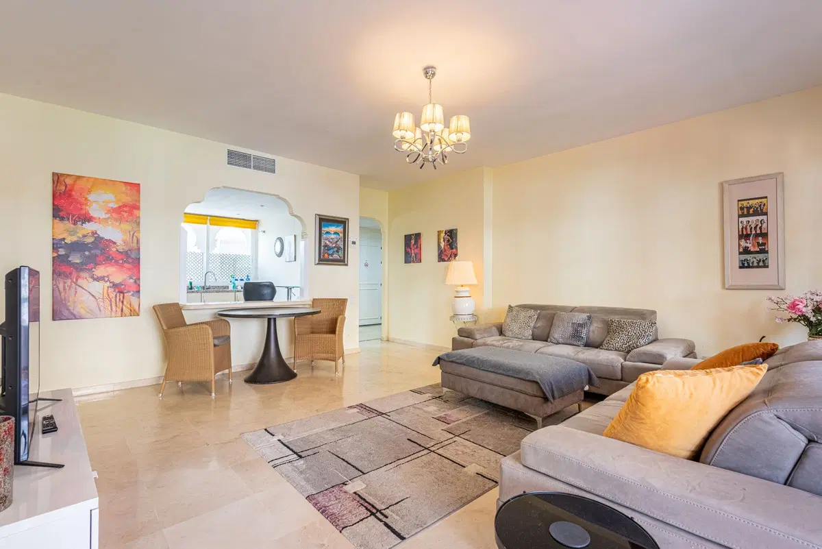 Middle Floor Apartment in El Presidente — photo 4 of 10