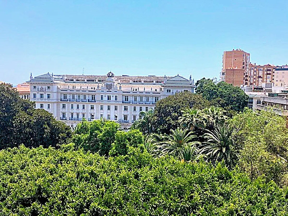 Middle Floor Apartment in Malagueta