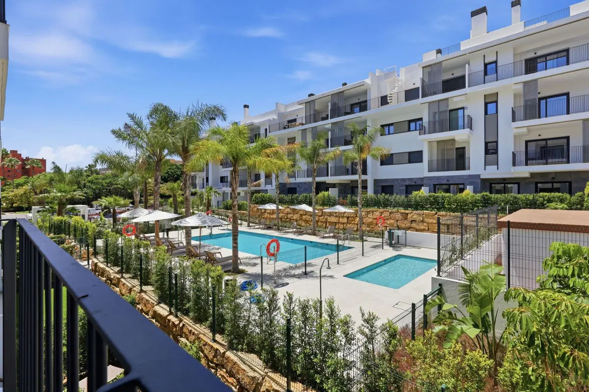 Middle Floor Apartment in Estepona