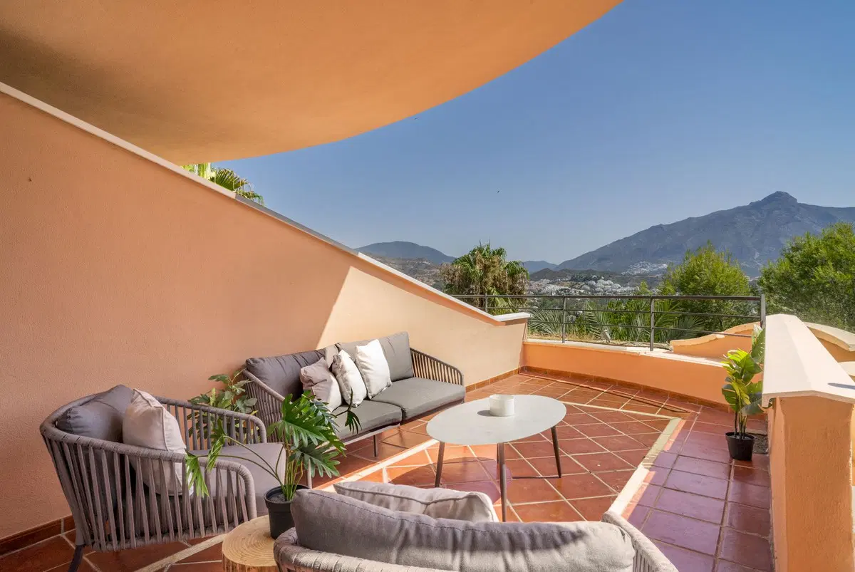 Middle Floor Apartment in Nueva Andalucía