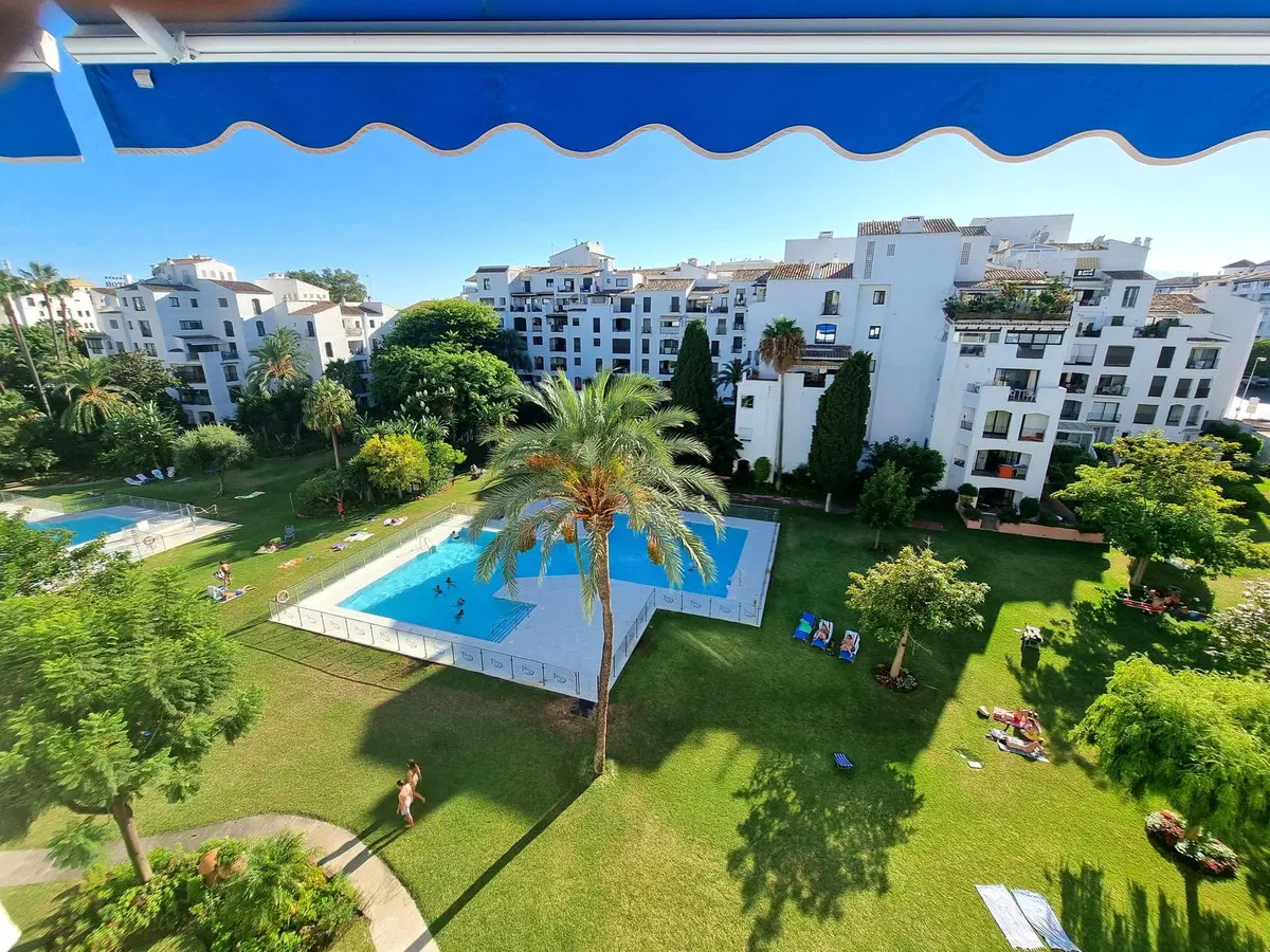 Middle Floor Apartment in Puerto Banús