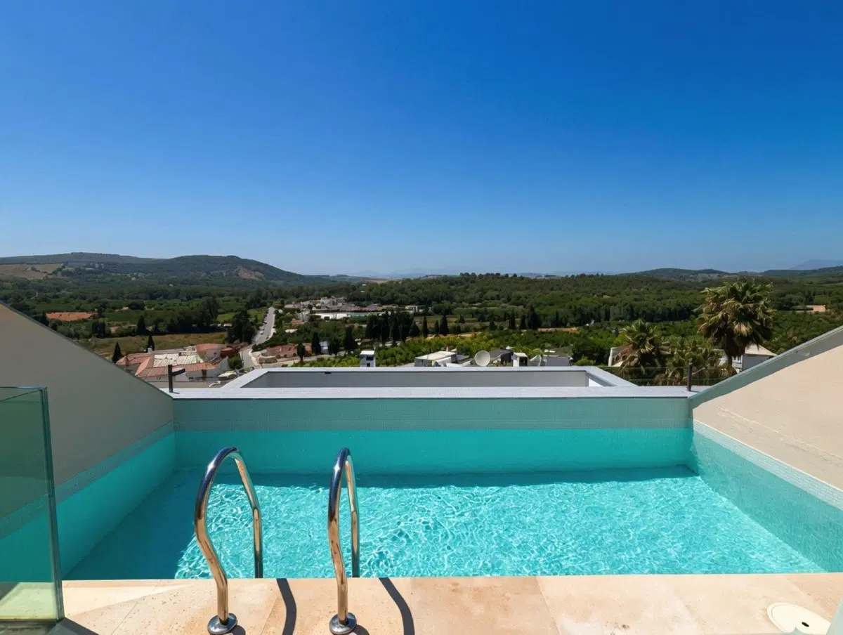 Semi-Detached House in San Enrique