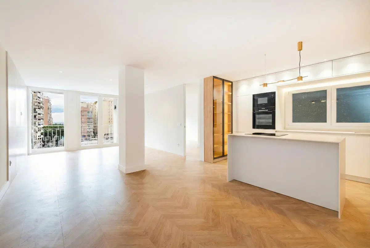 Middle Floor Apartment in Malagueta
