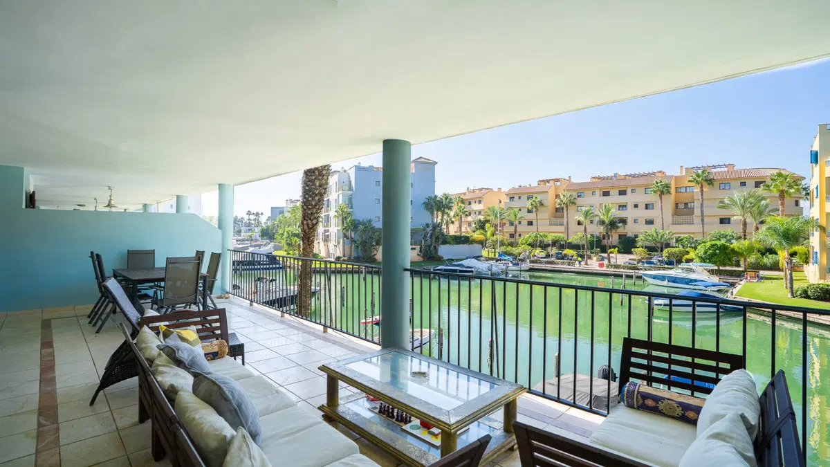 Middle Floor Apartment in Sotogrande — photo 2 of 10