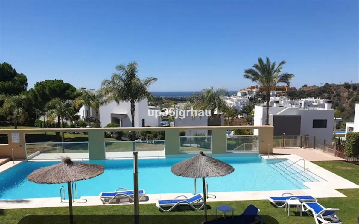 Middle Floor Apartment in Estepona