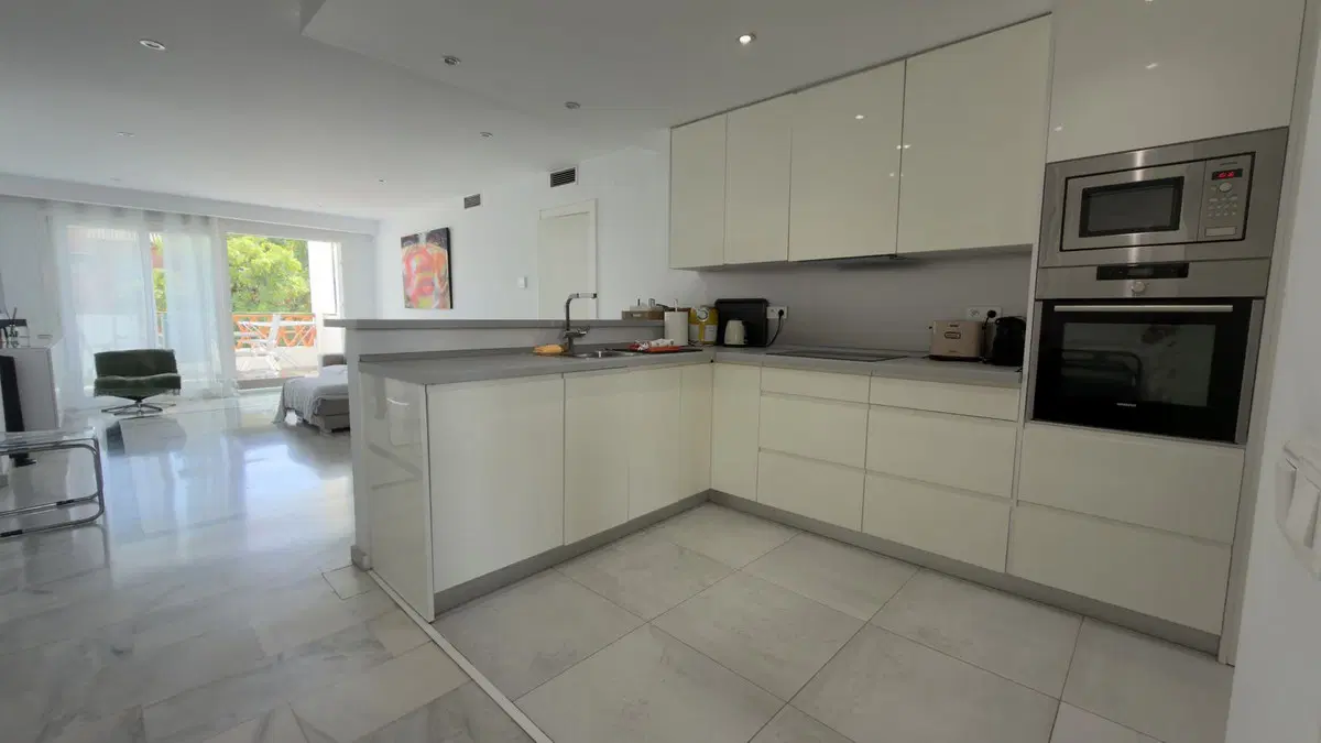 Middle Floor Apartment in Puerto Banús