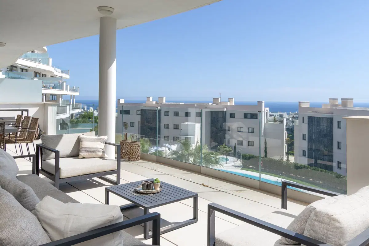 Middle Floor Apartment in Higueron
