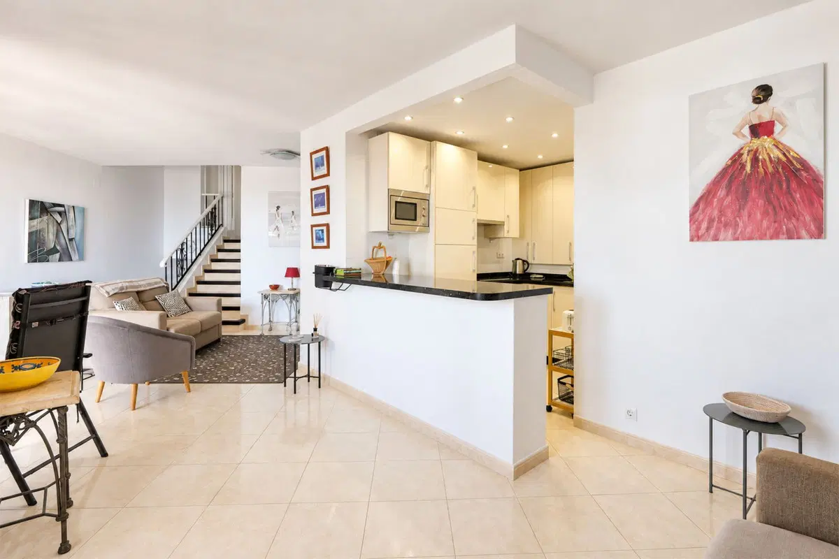 Middle Floor Apartment in Puerto de Cabopino — photo 3 of 10