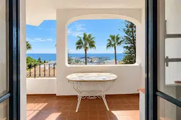 Middle Floor Apartment in Puerto de Cabopino — photo 1