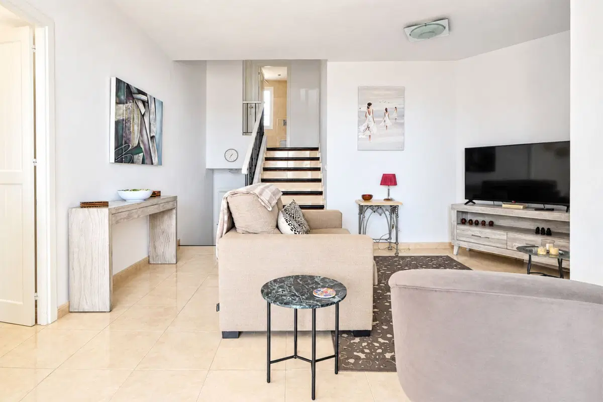 Middle Floor Apartment in Puerto de Cabopino — photo 2 of 10