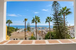 Middle Floor Apartment in Puerto de Cabopino — photo 4